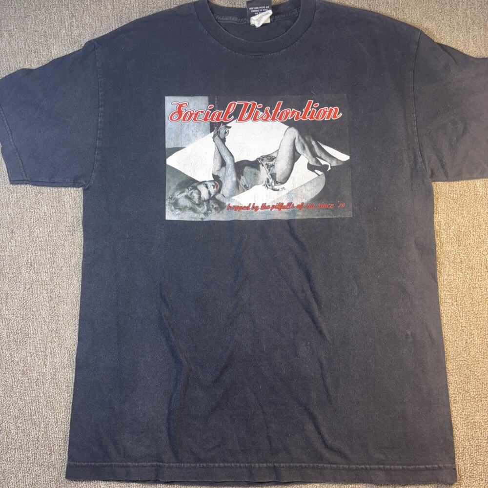 VTG 90s Social Distortion T-shirt Pin Up Girl Black Large GIANT 21x29